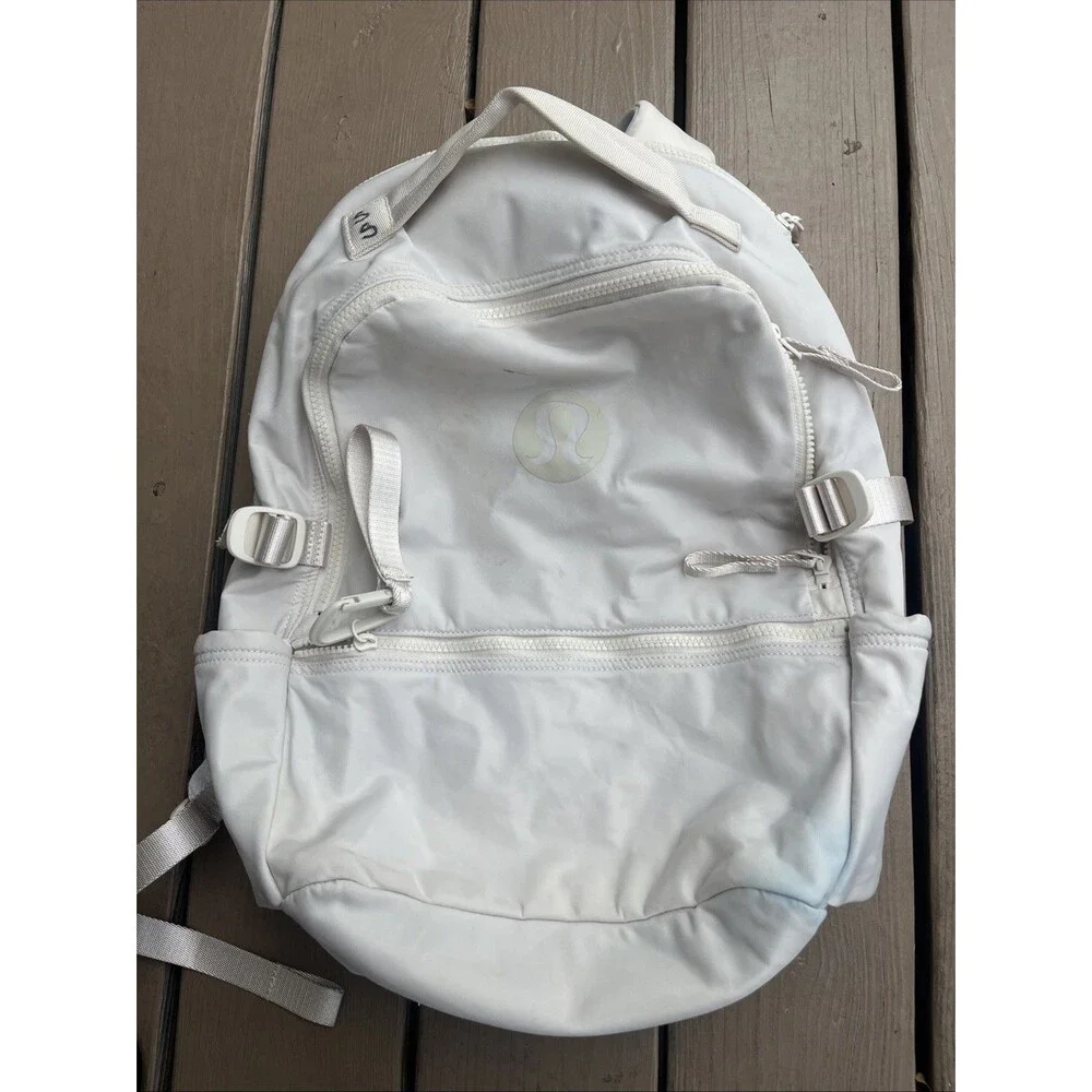 LULULEMON Fast Track Bag 2.0 10L Convertible Crossbody Backpack White Colored